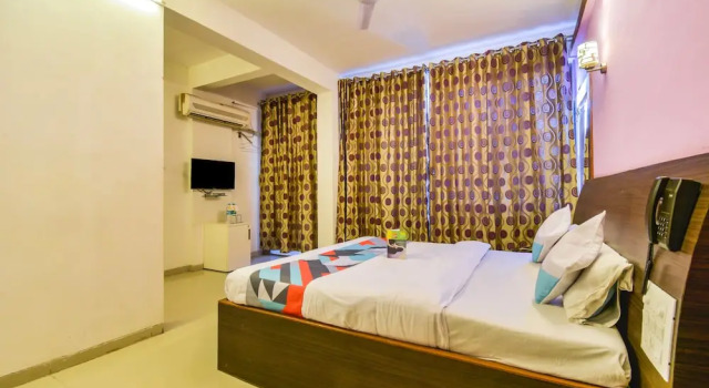 Семейный номер Standard FabHotel Malhar Palace