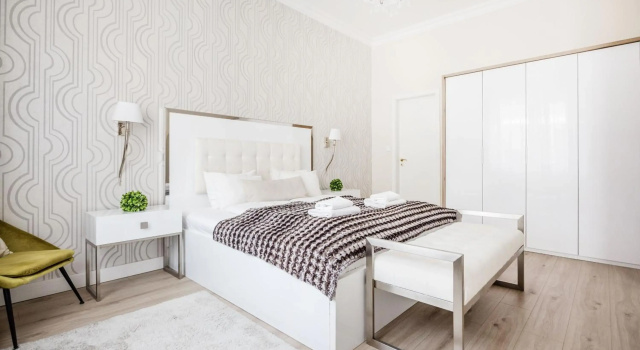 De Luxe 1-bedroom, 2-bathroom Condo in the Center, Забронировать Отель Будапешт Центральная Венгрия, рядом с Станция метро Vorosmarty Square