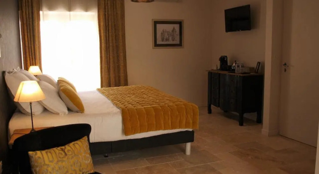 Domaine des Pierres Blanches - Gite La Salamandre, Rezervasyon Otel Dodogne Valley otoparklı oteller, Otopark