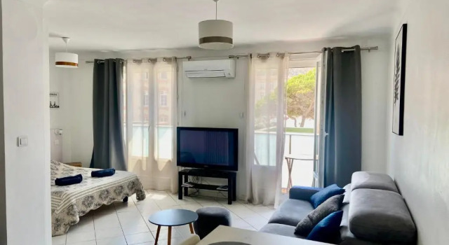 Апартаменты c 1 комнатой Appartement confortable près de la plage Catalane et Pharo