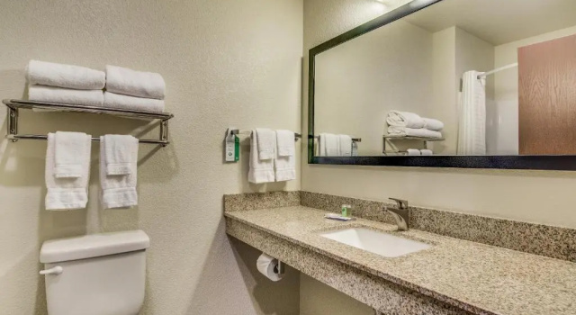 Двухместный номер Economy Cobblestone Inn & Suites - Bridgeport