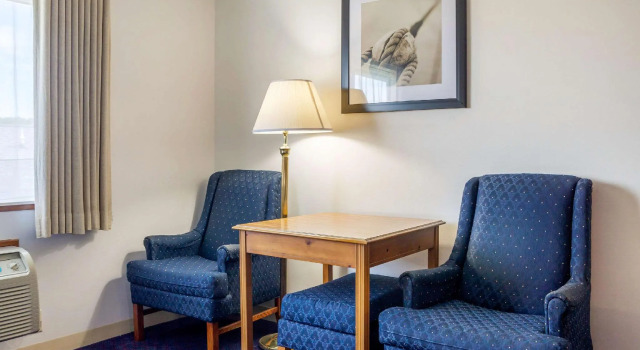 Четырёхместный номер Standard Quality Inn & Suites Prairie Du Chien