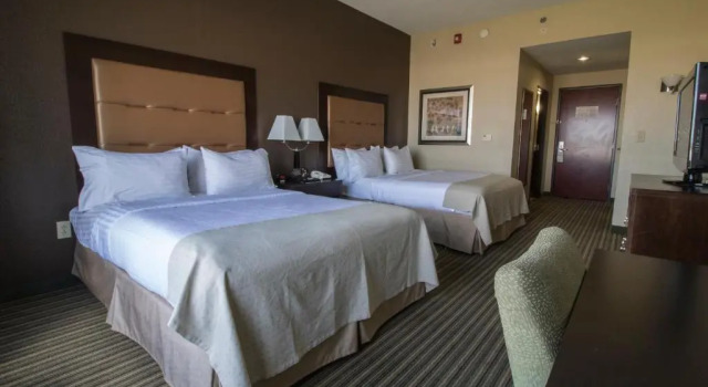 Четырёхместный номер Standard Holiday Inn Pearl - Jackson Area by IHG