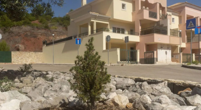 O segredo de Sesimbra, Book Hotel Sesimbra 