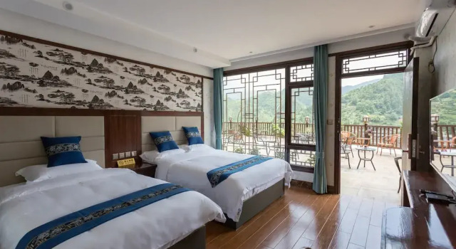 Семейный номер Standard Floral Hotel Xijiang Banshan Yunfu