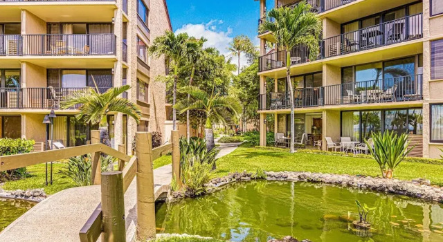 Papakea K406 OceanView 2 Bedroom/2 bath 2 Condo by RedAwning