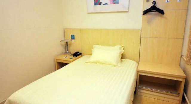 Одноместный номер Standard Jinjiang Inn Huzhou Bailemen