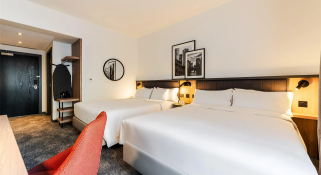 Четырёхместный семейный номер Standard Radisson Hotel Manchester City Centre, A Verified Net Zero Hotel