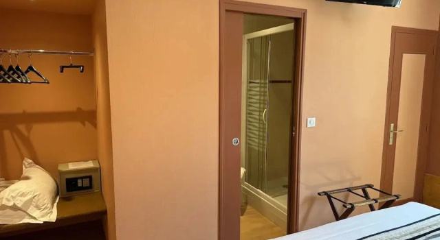 Четырёхместный номер Standard Logis Hotel Restaurant LEscapade