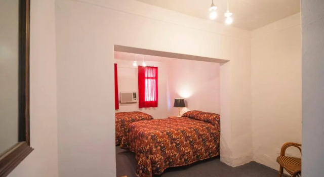 Четырёхместный номер Standard Amargosa Opera House & Hotel