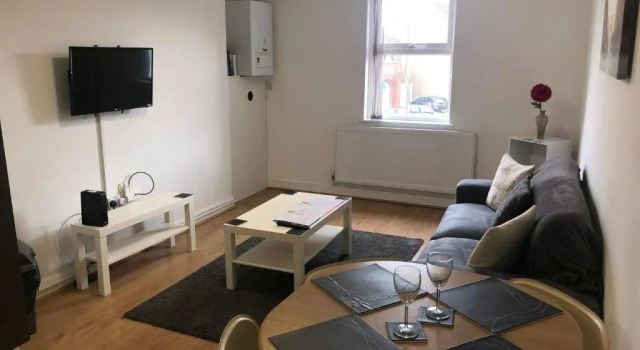 2 Bedroom Large First Floor Apartment with FREE Parking