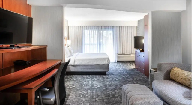 Номер Deluxe Courtyard by Marriott Denton