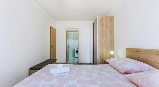 Awesome Home in Krnica With 2 Bedrooms, Wifi and Outdoor Swimming Pool, Book Hotel Krnica Istrien