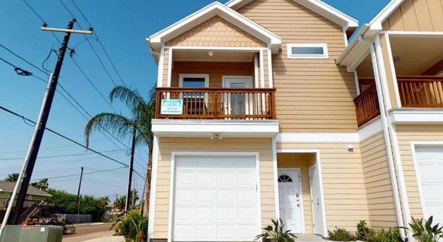 BC101 New Townhome, Heated Pool, 1 Minute Drive to Beach