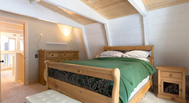 Stylish Modified A frame with Hot Tub sleeps 6!