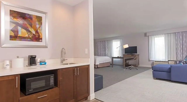 Четырёхместный люкс Hampton Inn and Suites Michigan City