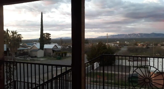 Четырёхместный номер Deluxe Budget Host Inn Tombstone