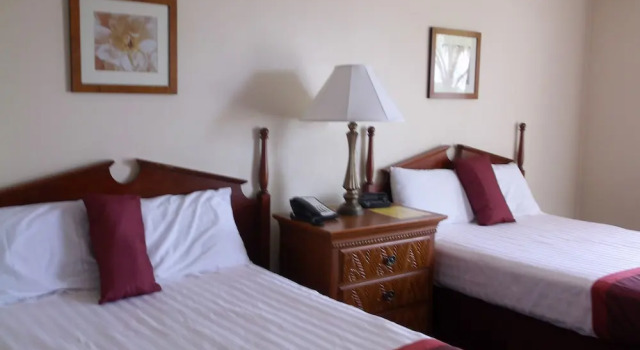 Номер Classic Lakeshore Resort and Marina