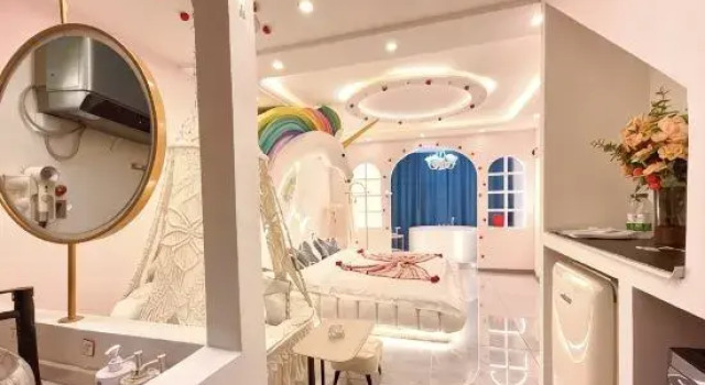 Двухместный люкс Luxury Qifentian Homestay (Harbin Central Street Baroque Style Street)