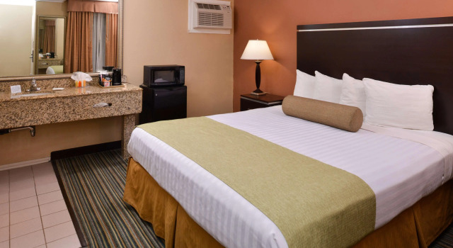 Best Western Courtesy Hotel - Anaheim Resort Amusement Park, Забронировать Курортный отель Анахайм Disneyland California, рядом с Курорт Disneyland® Resort