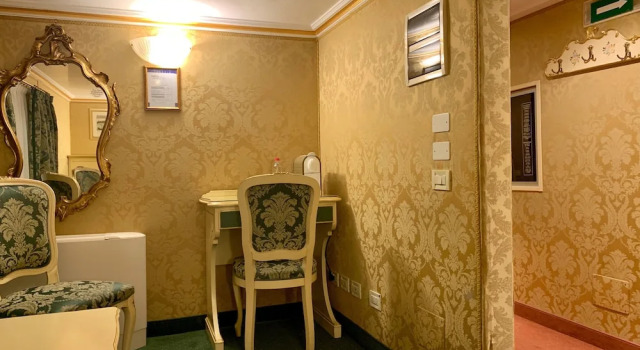 Трёхместный номер Standard с балконом Hotel Becher