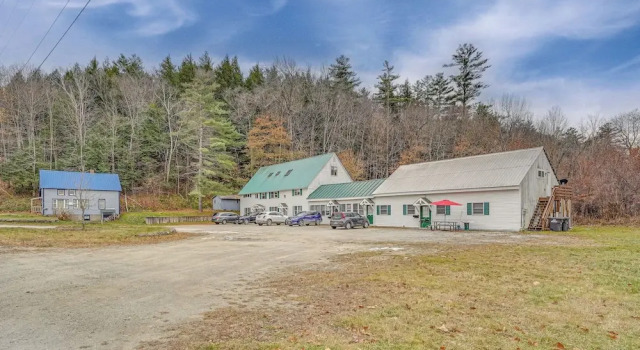 Коттедж с 5 комнатами с балконом Spacious Ludlow Hideaway < 1 Mi to Okemo Mountain!