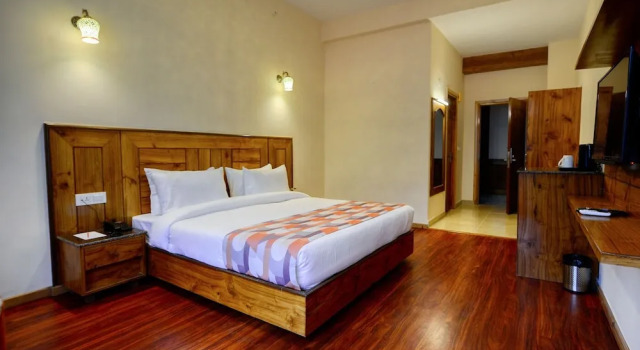 Номер Deluxe Clarks Inn Suites, Manali