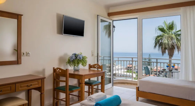 Студия Standard с балконом и с видом на море Hermes Sea View