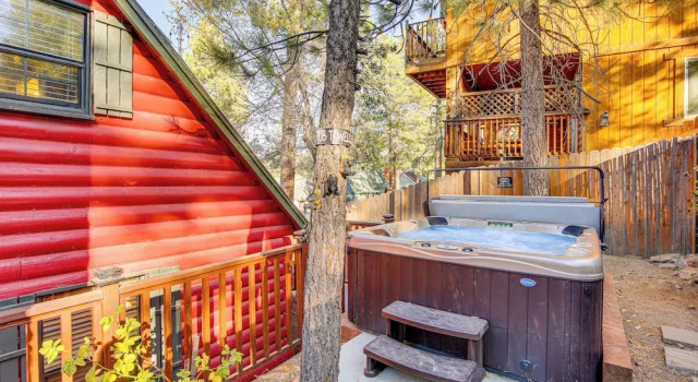 Коттедж Hot Tub, Grill & Fire Pit: Cabin in Big Bear Lake