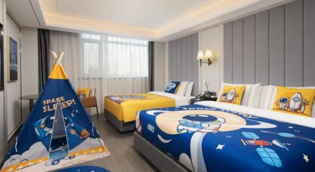 Семейный тент XANA Deluxe Hotel (Shenyang Zhongjie Palace Museum Xiaoheyan Morning Market Branch)