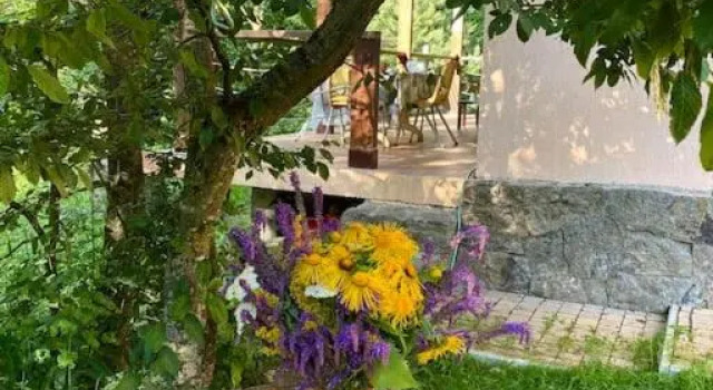 3 Bedroom House In The National Park of Dilijan, Prenota Villa Hotel a Tavush region con parcheggio, Parcheggio