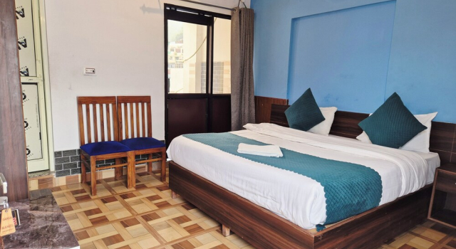 Двухместный номер Deluxe с балконом Manzil Hostel