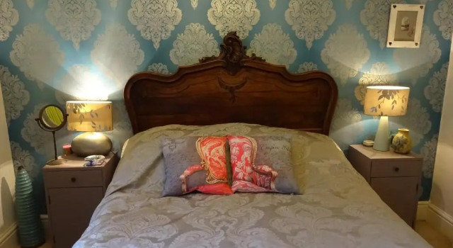 Victorian Gate House Own Bathroom, Prenota Hotel Solihull West Midlands