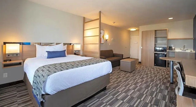 Двухместный люкс Studio Microtel Inn & Suites by Wyndham Loveland