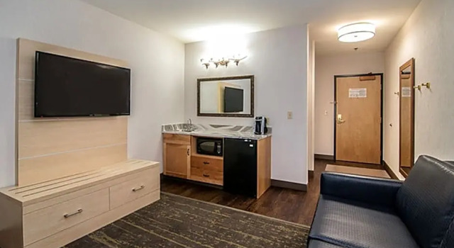 Четырёхместный люкс c 1 комнатой Holiday Inn Express Hotel & Suites Kalispell by IHG