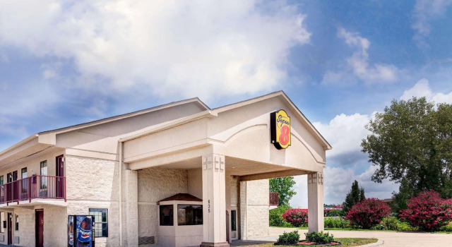 Четырёхместный номер Standard Super 8 by Wyndham Clarksville East