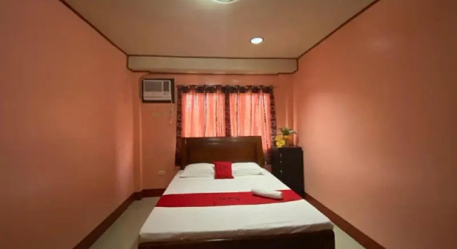 RedDoorz Plus @ Lhexlyn Resort San Narciso, Забронировать Курортный отель  