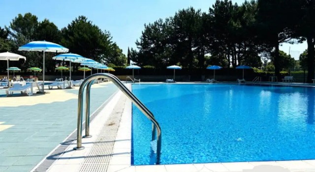 Lovely Flat With in a Pool Paradise, Prenota Appartamento Hotel a Veneto con parcheggio, Parcheggio
