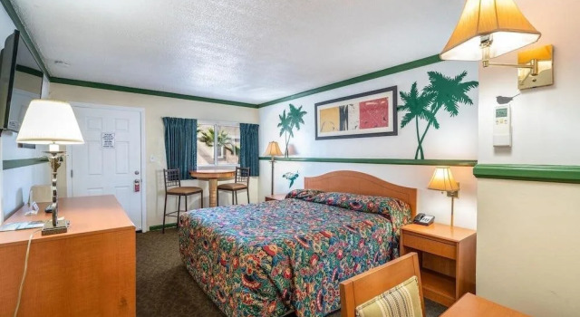Sun n Sands Inn