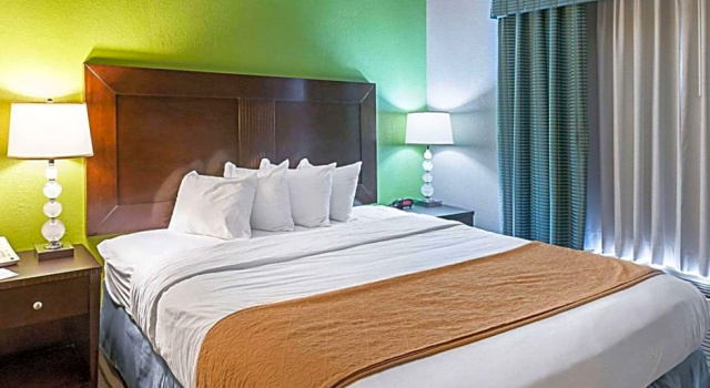 Люкс Quality Suites Sulphur