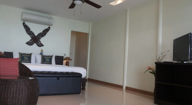 Lipa Lodge Beach Resort