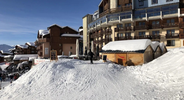 Hotel Bel Horizon by Skinetworks, Забронировать Отель Валь-Торанс Три Долины, рядом с Спортивно-развлекательный центр SOGEVAB