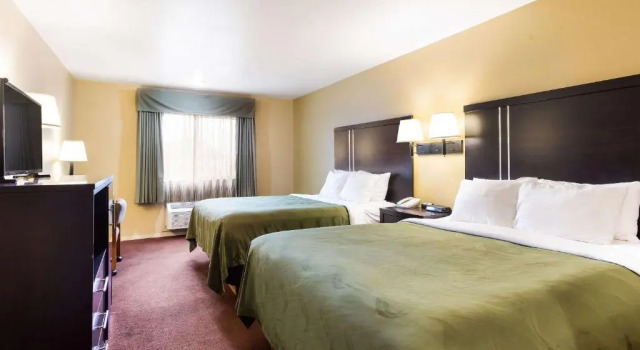 Четырёхместный номер Standard Quality Inn Airport