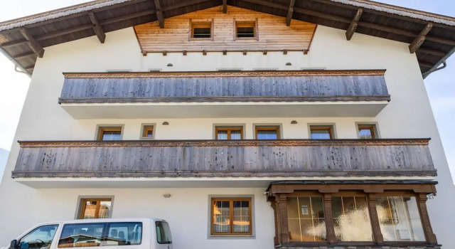 Vibrant Apartment Near Ski Area in Zell am Ziller, Rezerwuj Apartament Hotele w Tyrol z parkingiem, Parking
