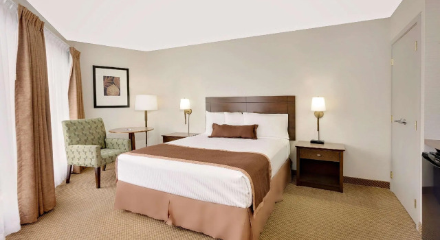Двухместный номер Standard Ramada by Wyndham Kamloops
