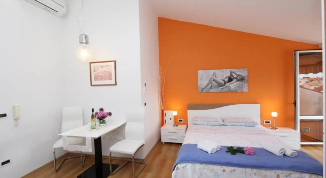 Студия с балконом Apartments Tanja