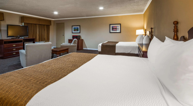 Четырёхместный номер Deluxe Best Western Lakewood- Historic Landmark