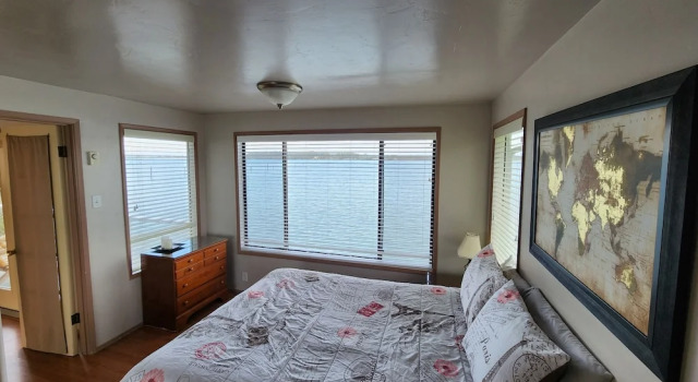 Номер Standard с балконом и с видом на воду Plainview Motel