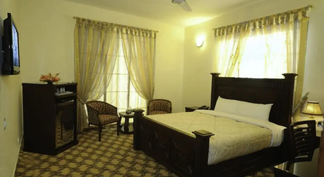 Standard Zimmer Park view Residency