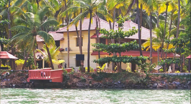 Paradise Lagoon, Rezervovat Hotel Malpe Bangalore